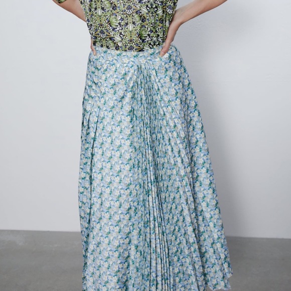 Zara floral pleated skirt - Picture 4 of 8